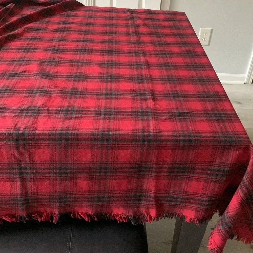 Table cover plaid‎ red green black fringed Christmas holidays